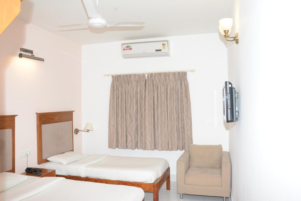 Sai Towers Hotel Puttaparthi Exterior photo